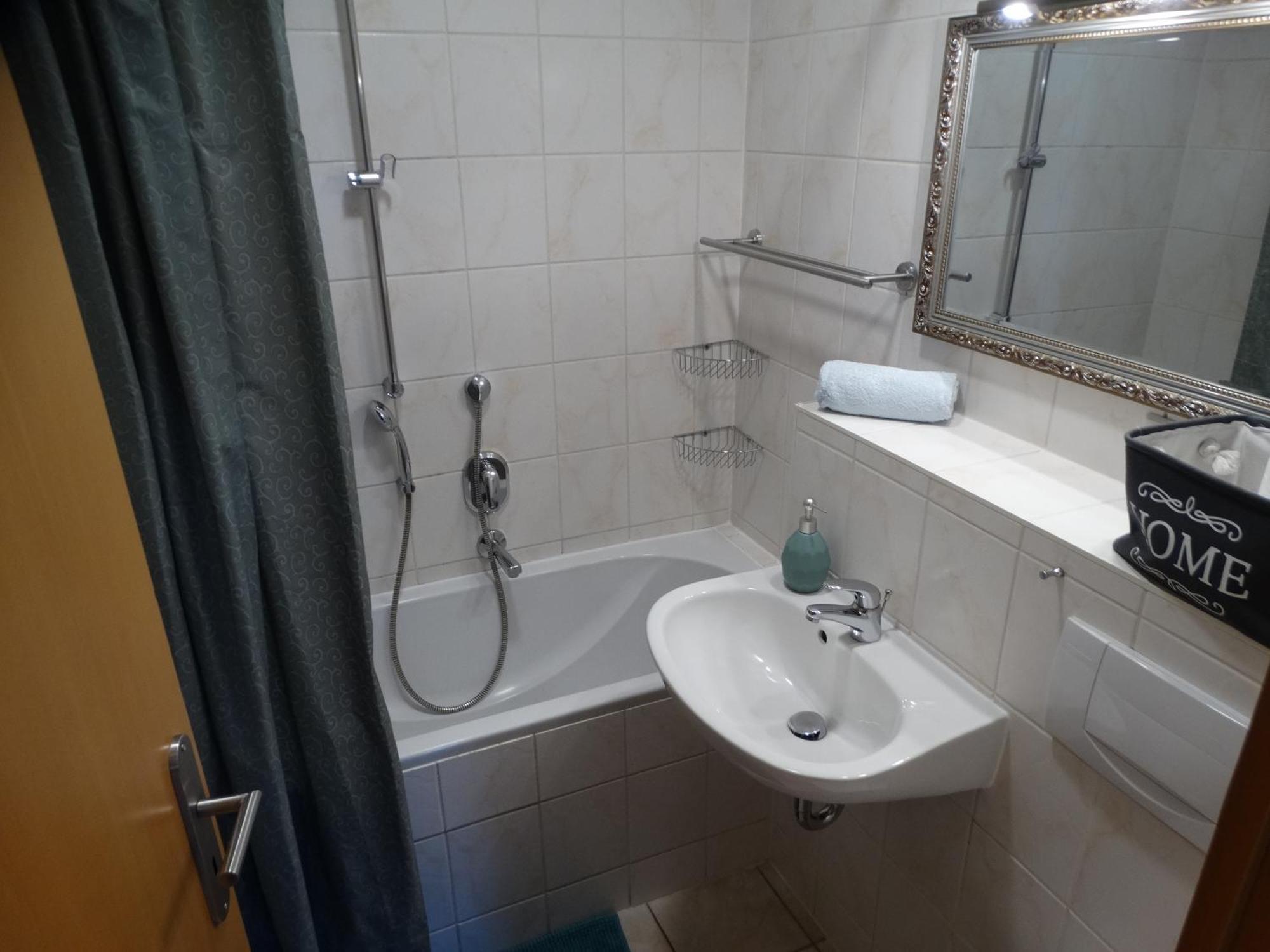 Deutsches Haus Apartments Ломе Екстер'єр фото